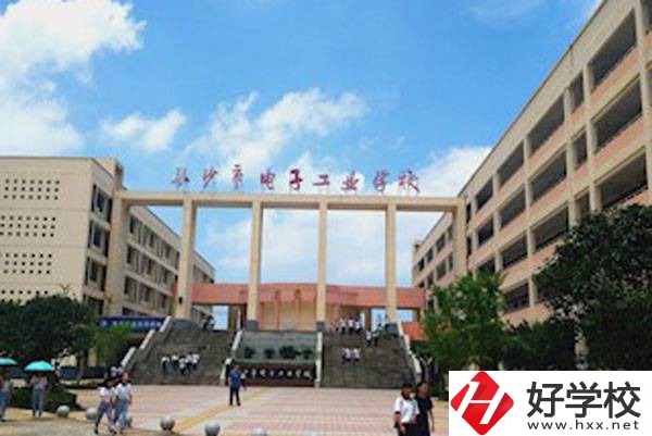 長沙市電子工業(yè)學(xué)校大門