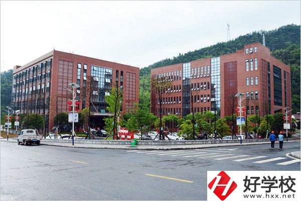 安化縣職業(yè)中專學(xué)校資助體系怎么樣？學(xué)校建設(shè)怎么樣？