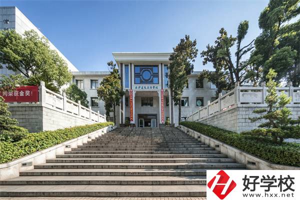 長(zhǎng)沙建筑工程學(xué)校是公辦還是民辦？